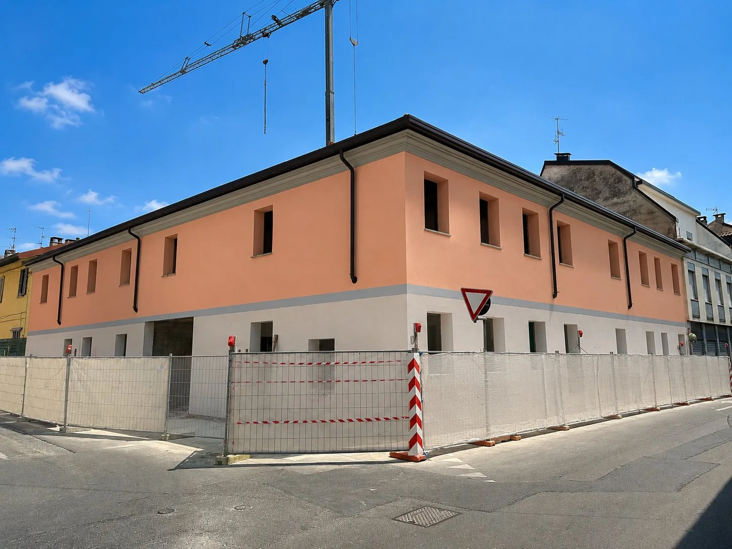 La Corte Green — Facciata fronte strada in ultimazione