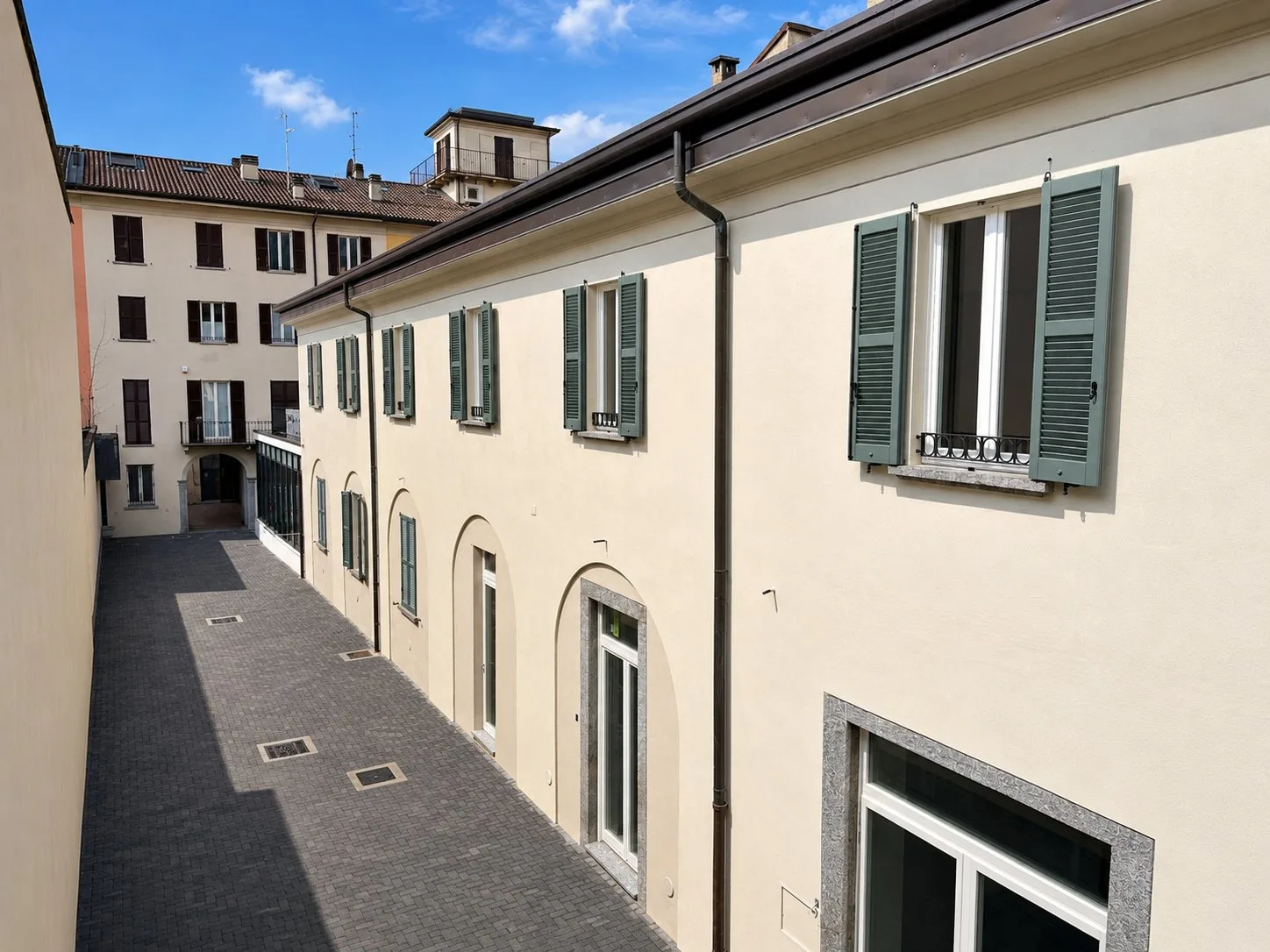 Palazzo Ghislanzoni — Facciata interna