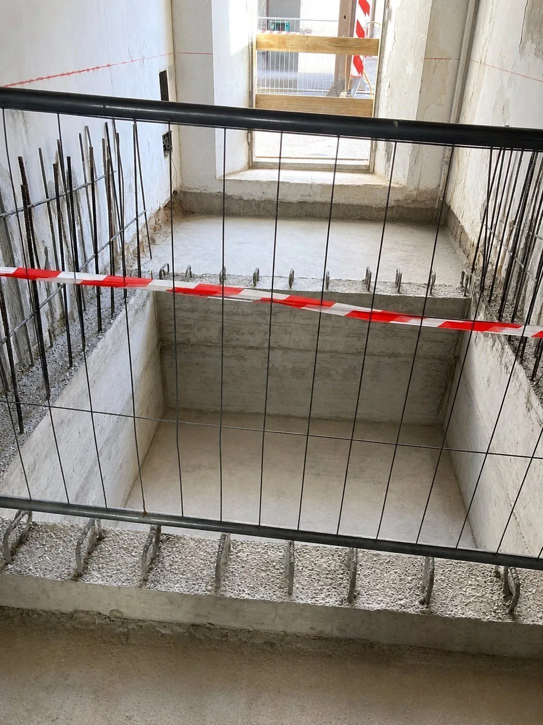 Palazzo Ghislanzoni — Nuova fossa ascensore