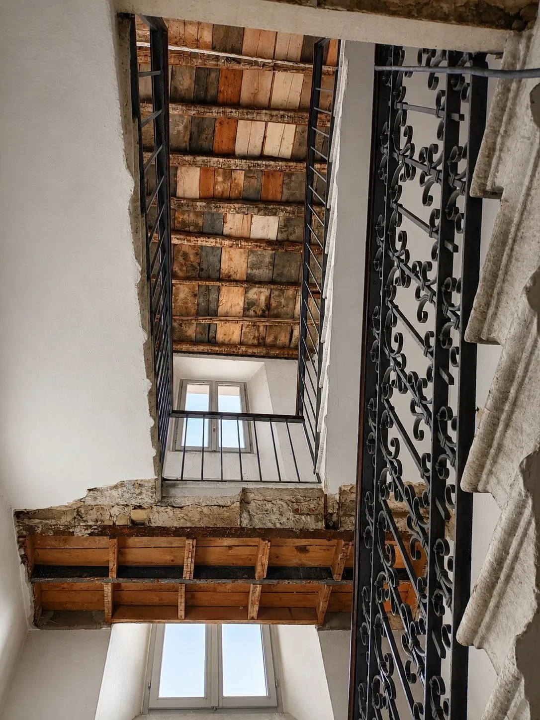 Palazzo Ghislanzoni — Particolare scala con parti demolite
