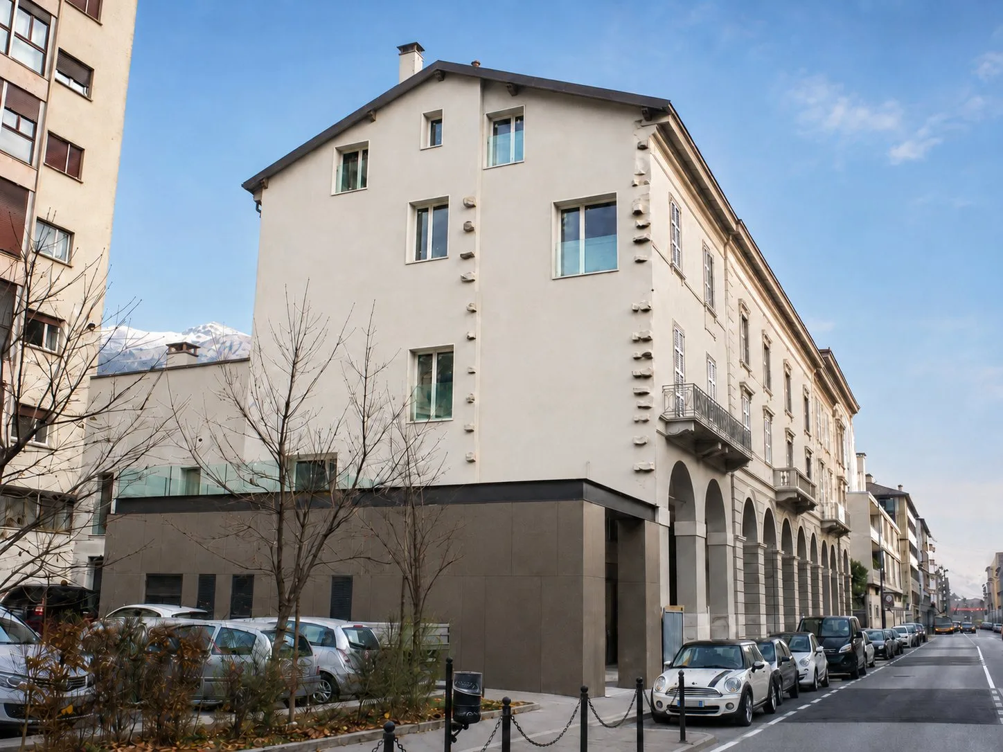 Palazzo Monti — Facciata esterna