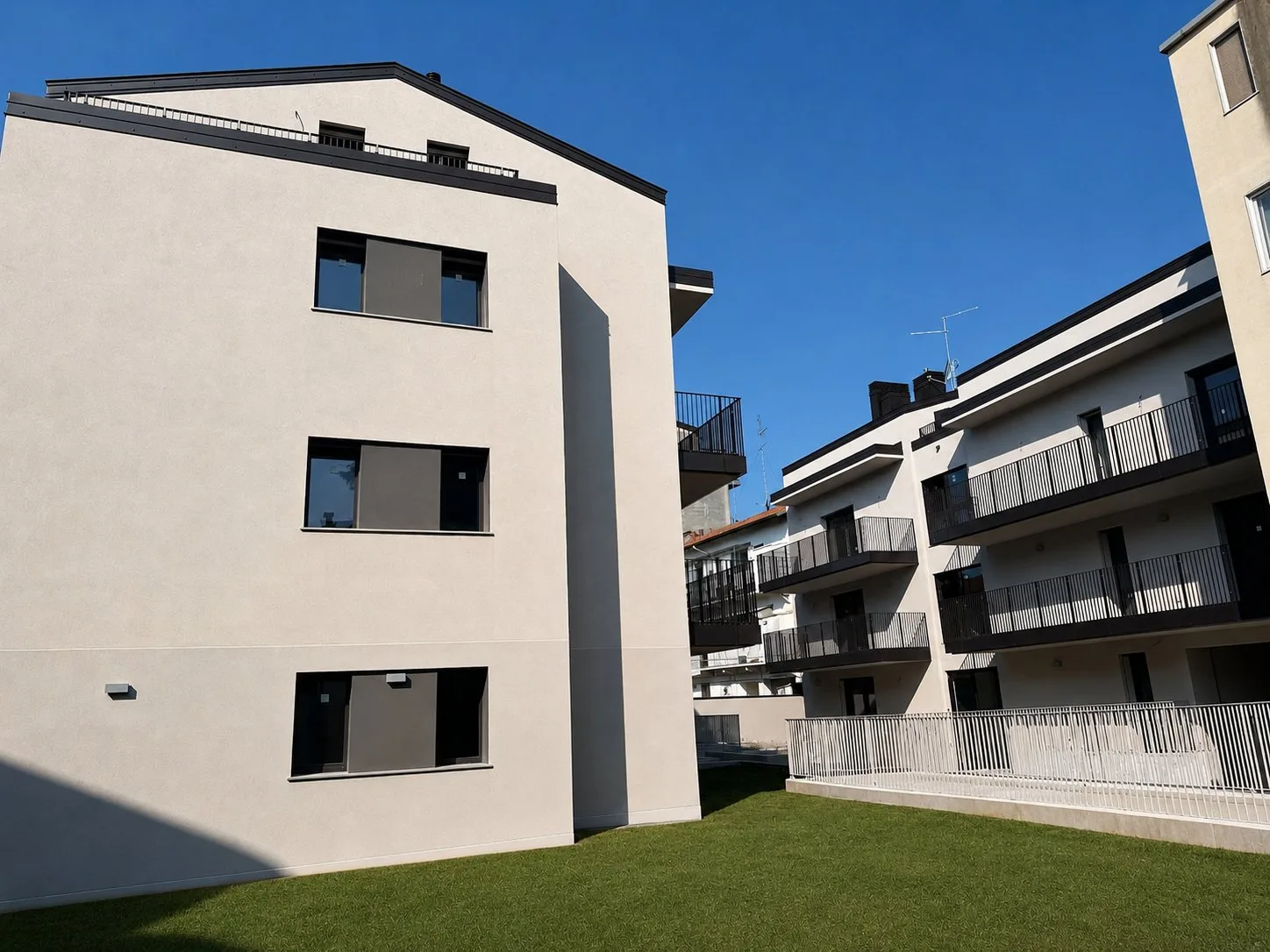 Residenza Via Pistoia — Cortile interno