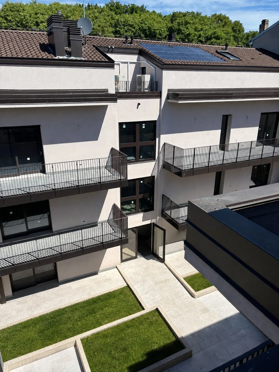 Residenza Via Pistoia — Facciata lato giardino