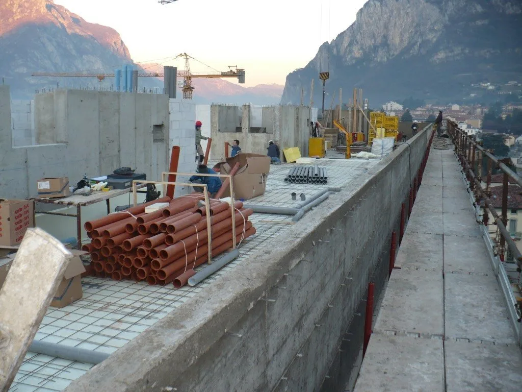 Technology Tower — Cantiere al lavoro con ordine
