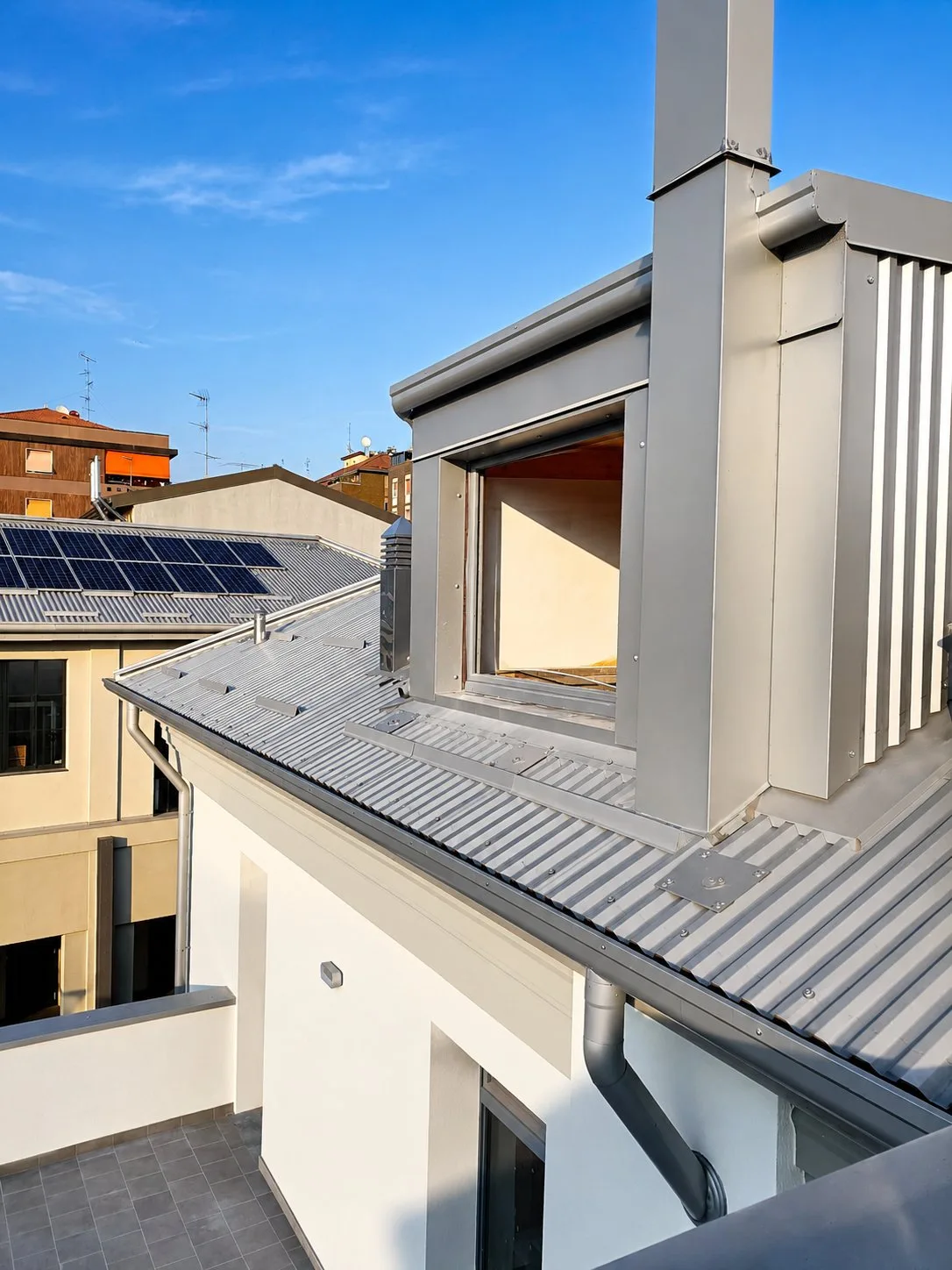 Viale Monza — Particolare cappuccina