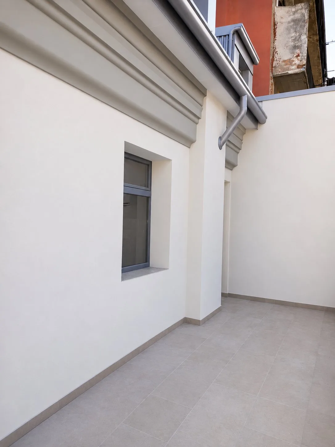 Viale Monza — Particolare gronda sagomata